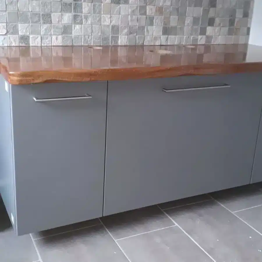 Badmöbel mit Waschtischplatte aus Eichenholz